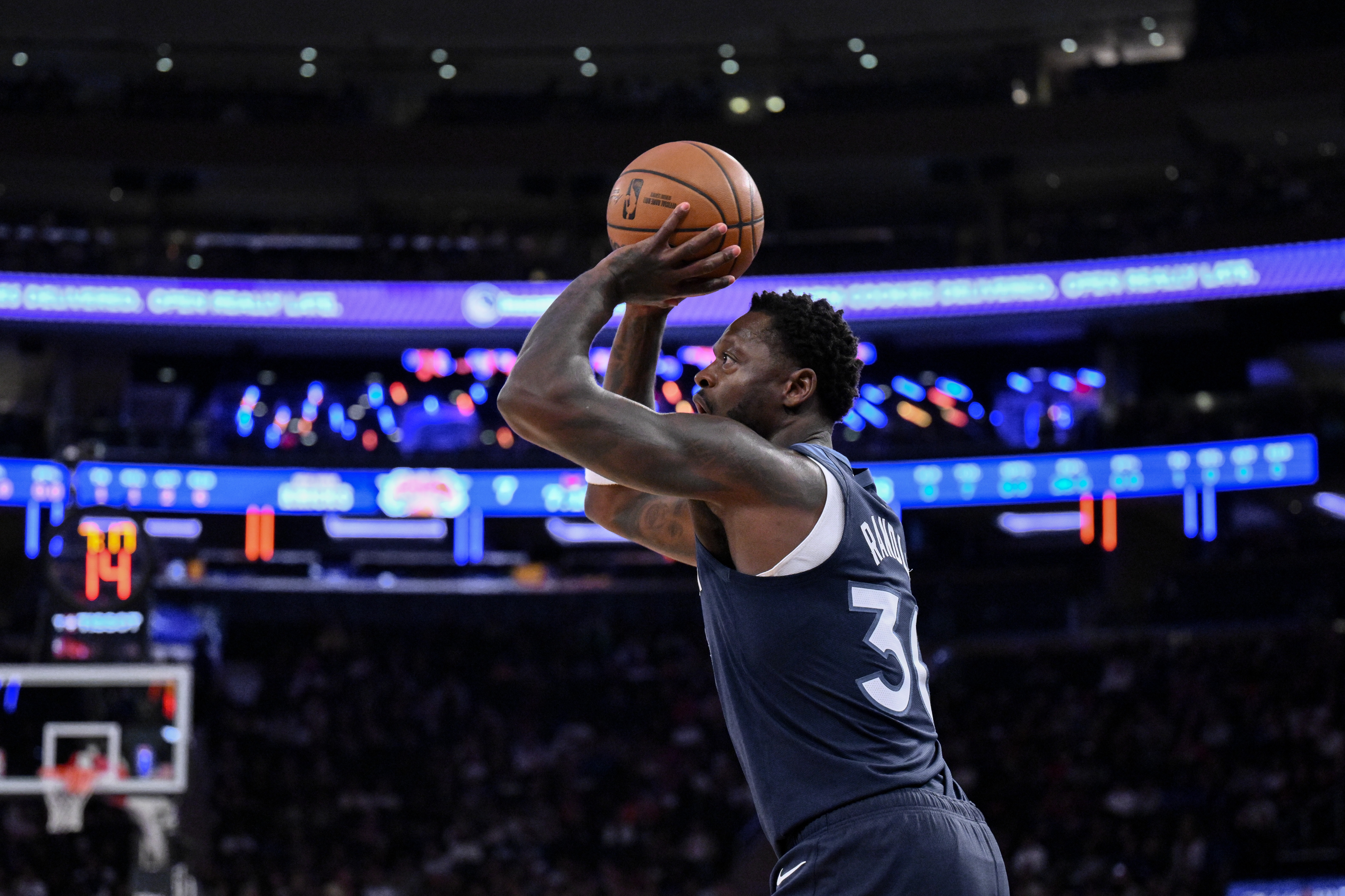 球速中国官网-打出大当家表现！兰德尔18中12砍全场最高29分 第二节独得16分